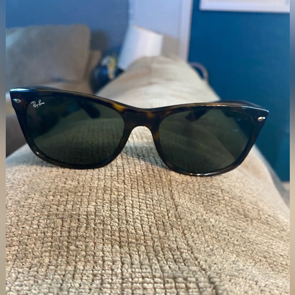 Ray-Ban New wayfarer sunglasses. - Picture 1 of 3